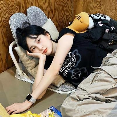 穿越成女明星和霸总谈恋爱